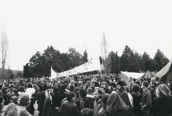 By 30 July 1972 there were 2000 demonstrators on the lawns opposite Parliament House.